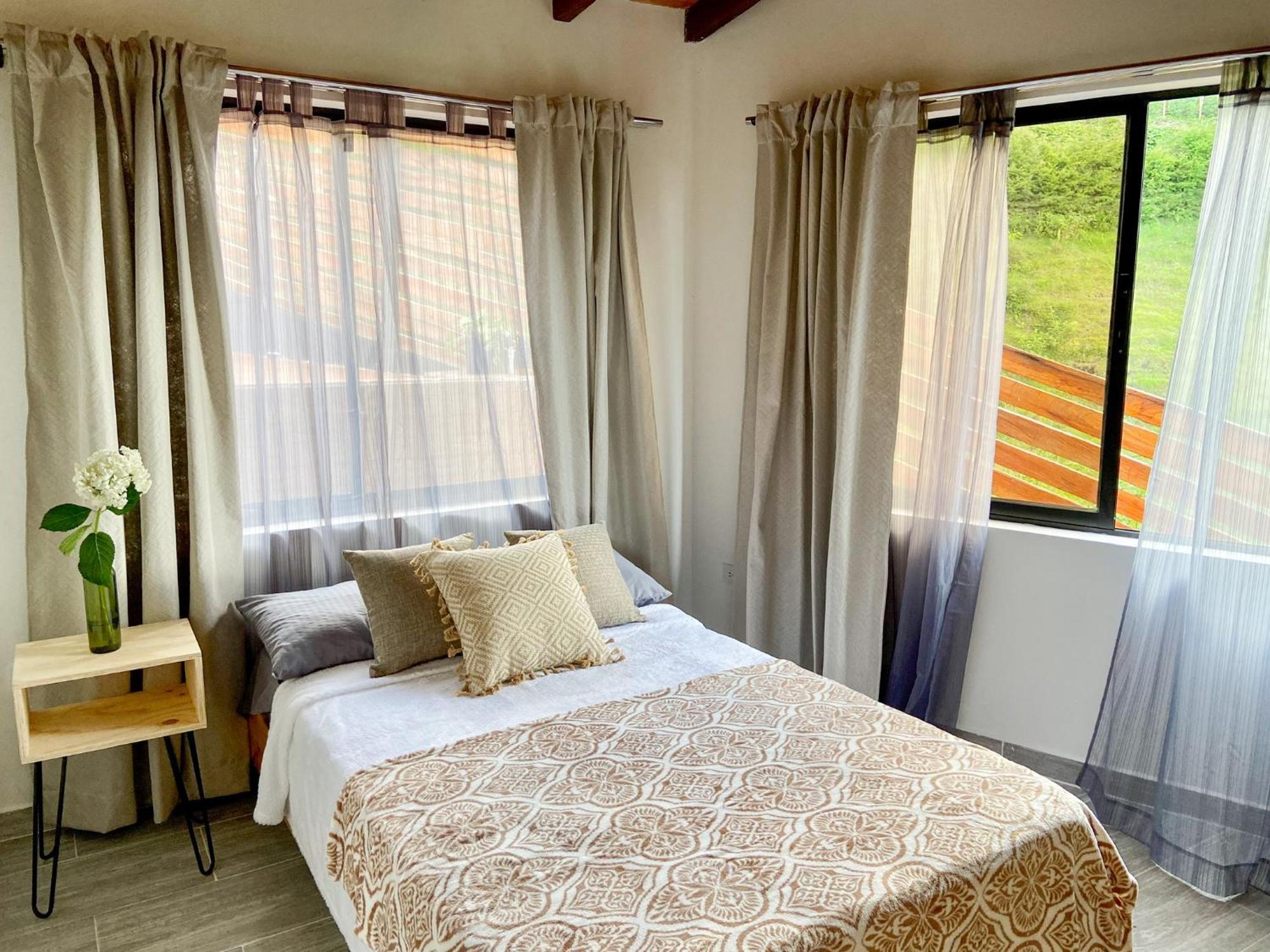 Cabanas Con Jacuzzi Y Chimenea - Casa Floral, Marinilla Zewnętrze zdjęcie